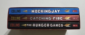 The The Hunger Games Trilogy Box Set: Paperback Classic Collection: By Collin... - Bild 1 von 2