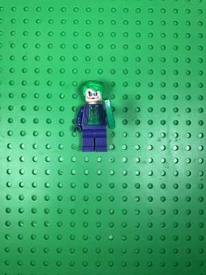 LEGO DC Super Heroes Batman Tumbler 2025 JOKER Minifig 76303 W/ Accessory sh1022 - Image 1 of 2