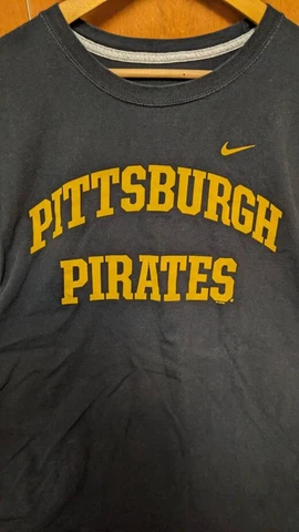 PITTSBURGH PIRATES NIKE XXL T SHIRT BLACK AND GOLD 100 PERCENT COTTON RELAX SOFT Cover