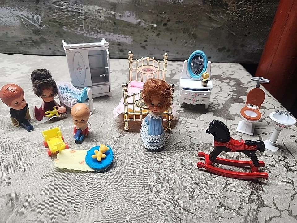 Lote 1980 Mattel The Littles Metal Die-Cast Casa de Muñecas Muebles y Muñecas Foto 1 de 4