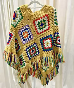 Vintage 70er Hand gehäkelt Hippie Oma Landhaus Quadrat Patchwork Fransen Hüft Poncho - Bild 1 von 8