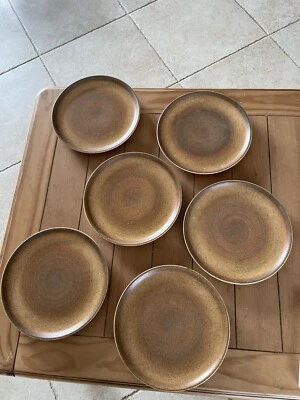 6 grandes assiettes plates anciennes en Grès marron - Photo 1/4
