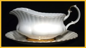 Royal Albert Val D'or Gravy Boat & Saucer - NEW ! - 1st Quality - Picture 1 of 1