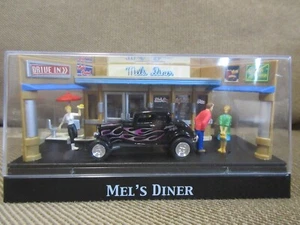 1:64 Motormax 1932 Ford Coupe & Diner Accessories Diorama American Grafitti - Picture 1 of 8