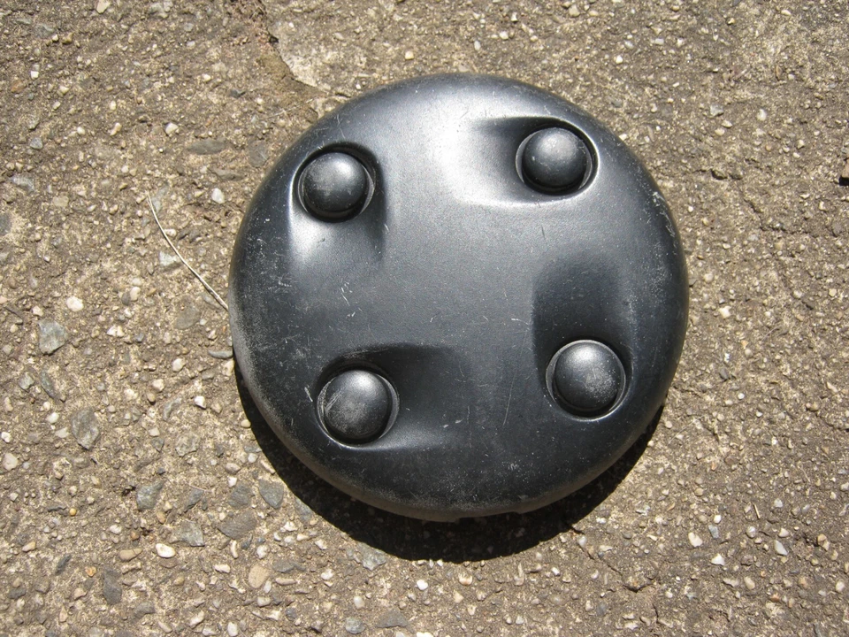 Un tapacubos tapa central de neón Plymouth Chrysler 1995 1996 genuino para rueda de 13 pulgadas Foto 1 de 4