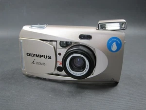 Cámara fotográfica Olympus i Zoom 75 dorada APS 28-75 mm ((LEER)) - Imagen 1 de 12