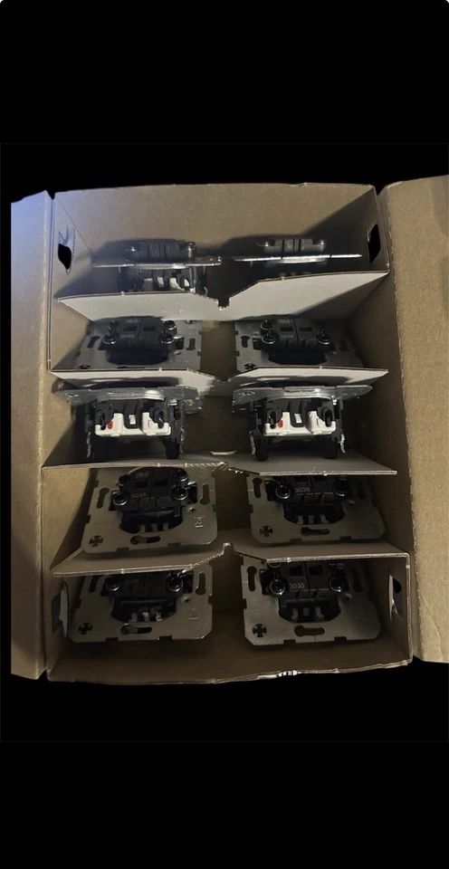 10x Berker 613035 / 3035 Serienschalter Unterputz mit Spreizklammern !! UP - Bild 1 von 1