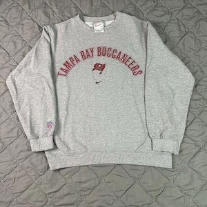 DE COLECCIÓN Nike Tampa Bay Buccaneers Sudadera Para Hombres Mediana Gris Roja NFL Cuello Redondo - Imagen 1 de 8