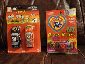 Action Limited Ed. NASCAR #20 Tony Peanuts Halloween Rennwagen, BONUS Gezeitenwagen! - Bild 1 von 16