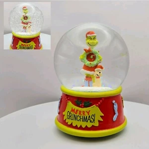 The Grinch And Max Globo di neve musicale - Foto 1 di 15