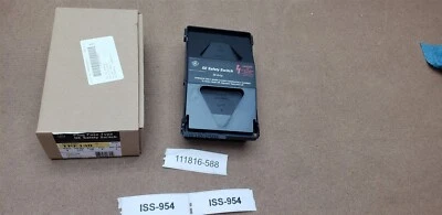 Interruptor de seguridad tipo fusible enchufe 1 polo GE TPF130 30 AMP 120V NUEVO EN CAJA Foto 1 de 4