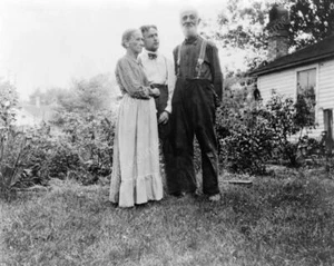 Houdini With Elderly Couple 8x10 Reprint Of Old Photo - Picture 1 of 1