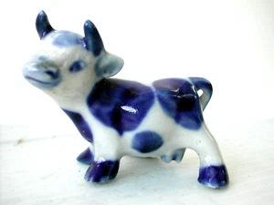 * Miniature statuette en porcelaine - UNE VACHE - Picture 1 of 3