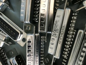 Amphenol 717SD B25P Connettore maschio SUB-D 180 ° Poli: 25 Punte a saldare 1 pz - Foto 1 di 2