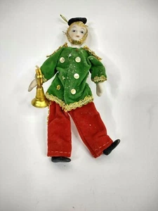 Adorno de Navidad de cuerno de niño con cabeza y manos de bisque de 5 pulgadas. Usado - Imagen 1 de 5