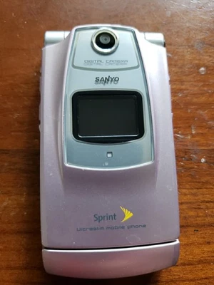 Teléfono Celular Abatible Sanyo Katana SCP-6600 - Rosa y Plata (Sprint) Muy Raro Foto 1 de 4