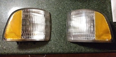 Luces de señalización laterales de estacionamiento con señal de giro delantera OEM para Dodge Ram 1500 1994-2002 Foto 1 de 2