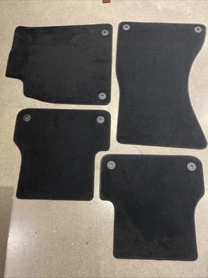 Tapetes de assoalho 2016 Audi S6 novos nunca usados 4 peças - Imagem 1 de 4