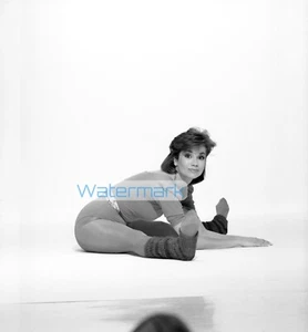 Foto de pigmento de archivo de alta resolución KATHIE LEE GIFFORD Does The Splits (8,5"x11") - Imagen 1 de 1