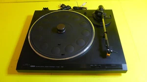 Plattenspieler Yamaha TT-400 Guter ,Haube sehr schlecht ! sonst Top Nr. 470 - Bild 1 von 11