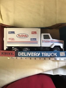 Ertl True Value Delivery Truck Pressed Steel in original box #3982 NOS - Picture 1 of 4