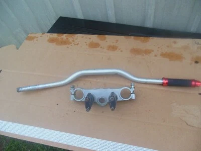 00 KAWASAKI KDX220R MANILLAR ABRAZADERA SUPERIOR MERCADO DE ACCESORIOS 1-1/8º Renthal KTM FATBAR Foto 1 de 4