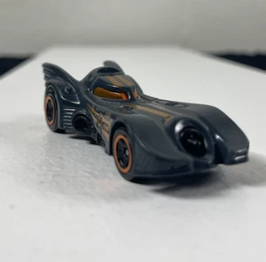 Mattel Hot Wheels Batmobile 103/250 Batman Serie 3/5 1:64 grau Batmobile lose - Bild 1 von 7