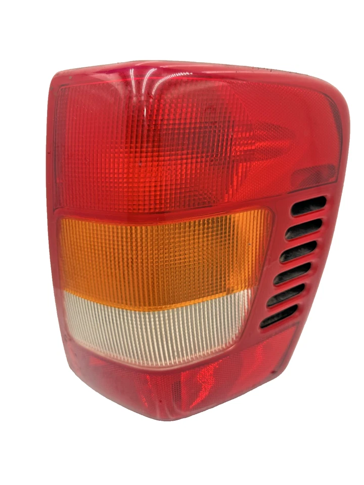 OEM 2002 Jeep Grand Cherokee 4.7L RH Right Passenger Tail Light  B226-07 - Image 1 of 4