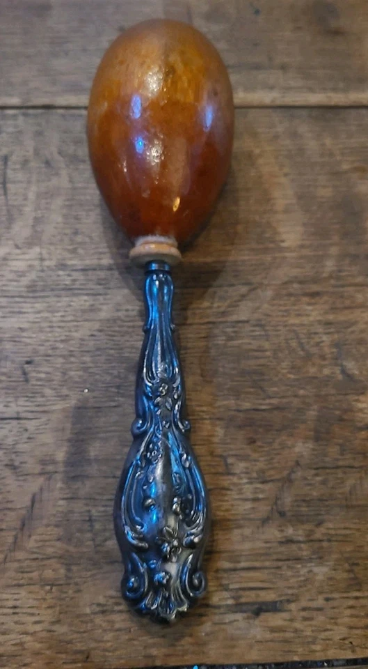 Calcetín de madera antiguo Darner con mango plateado mango de madera con forma de huevo ornamentado Foto 1 de 4