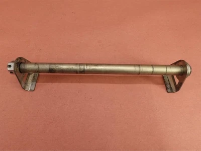 Llanta trasera con perno pivote eje trasero Suzuki SV650 2003-2008 Foto 1 de 4