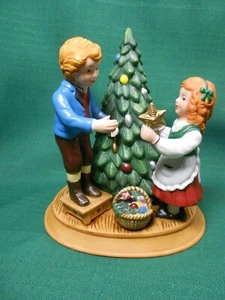 Avon Christmas Memories Figurine 2nd  Edition Keeping the Christmas Tradition - Picture 1 of 6