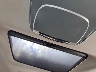 Used Front Upper Center Console fits: 2015 Chevrolet Traverse roof w/sunroof Fro - Imagem 1 de 4