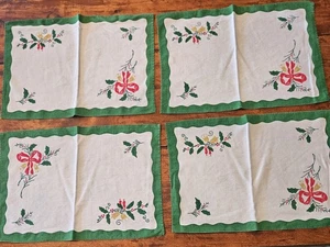 VTG Linen 8 Placemats & 8 Napkins Green Trim Holly Bells Bows Christmas Holiday - Picture 1 of 12