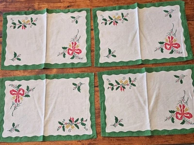 VTG Linen 8 Placemats & 8 Napkins Green Trim Holly Bells Bows Christmas Holiday - Image 1 of 4