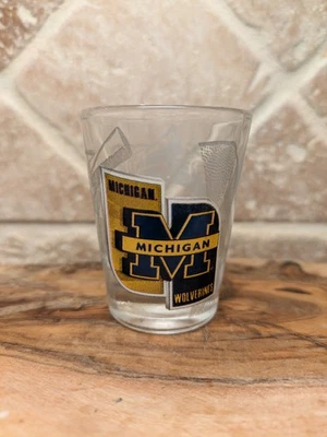 Vidrio Michigan Wolverines azul, amarillo y plateado Foto 1 de 4
