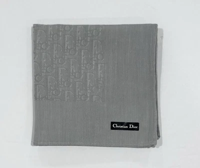 NUEVO CON ETIQUETAS Pañuelo Hombre Christian Dior Logo Monograma Gris Bolsillo Cuadrado Algodón 18” Foto 1 de 4