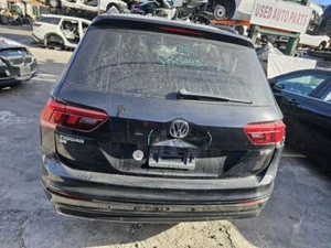 Luz trasera montada en el maletero del lado del pasajero Volkswagen Tiguan 2020-2023 - Imagen 1 de 12