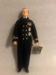 Disfraz Peggy Nisbet Muñeca de SAR el Príncipe Felipe Duque de Edimburgo Hecho en Inglaterra - Imagen 1 de 15