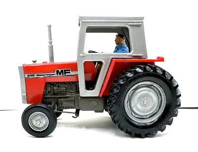 Gran Bretaña Massey Ferguson 595 MF tractor diecast y cabina de plástico con conductor 1/32 Foto 1 de 4