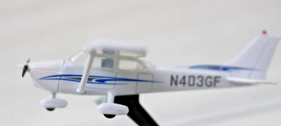 Cessna 172 Skyhawk 1:87 Scale 4 Seat 1955 PS5603-2 Daron Same Day Shipping - Image 1 of 4