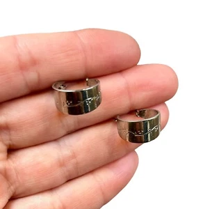 Pendientes de aro de media luna con bisagras plateadas grabados 0,75 pulgadas 2,7 gramos - Imagen 1 de 9