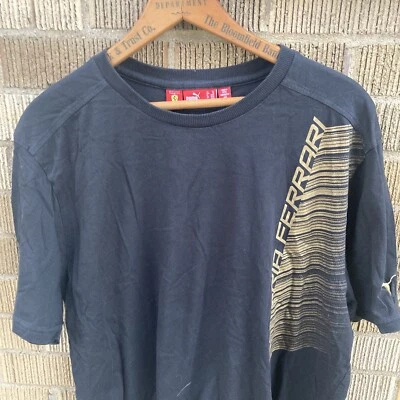 Camiseta Scuderia Ferrari Hombre XL Negra Manga Corta Letras Doradas Ver Estado Foto 1 de 4