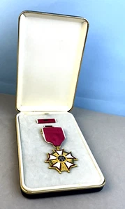 Vietnam Era U.S. Military Legion Of Merit with Oak Leaf Medal, With Case - Picture 1 of 9