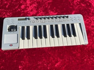 Novation ReMOTE 25 LE Keyboard Controller Synth Various Effects - Picture 1 of 12