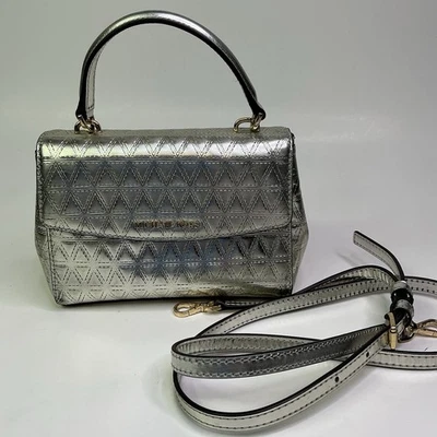 Bolso Bandolera Michael Kors Ava Mini Plateado Metálico Cuero Saffiano Foto 1 de 4