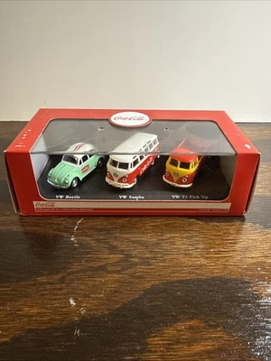 Motor City Classics 1:72 VW Gift Set Beetle, T1 Pickup & Samba Bus 458385-1D - Image 1 of 4