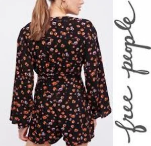 Free People L 'amour Black Floral Print Shorts Romper Long Sleeve Size 4 Small  - Picture 1 of 10