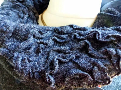 3854 She's Crazy Rollkragenpullover, extravagant gearbeitet, grau, Größe: M 2 - Bild 1 von 4