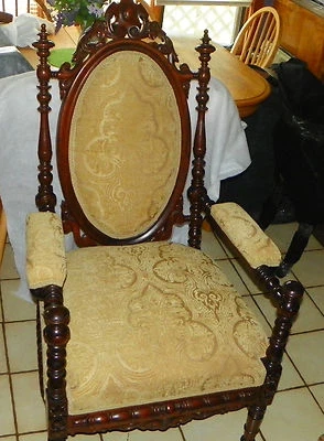 Walnut Carved Spindle Armchair / Chair  (AC163) - Image 1 of 4