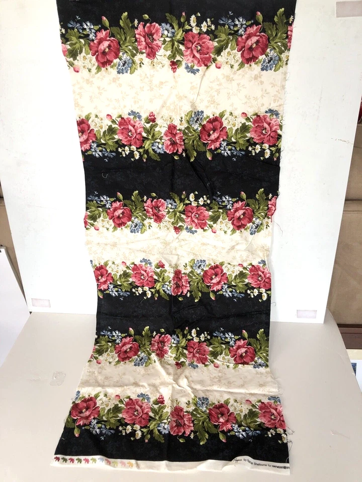 Tela Maywood Studio por Rachel Shelburne Amapolas Negro Remanente Floral 18 x 42" Foto 1 de 4